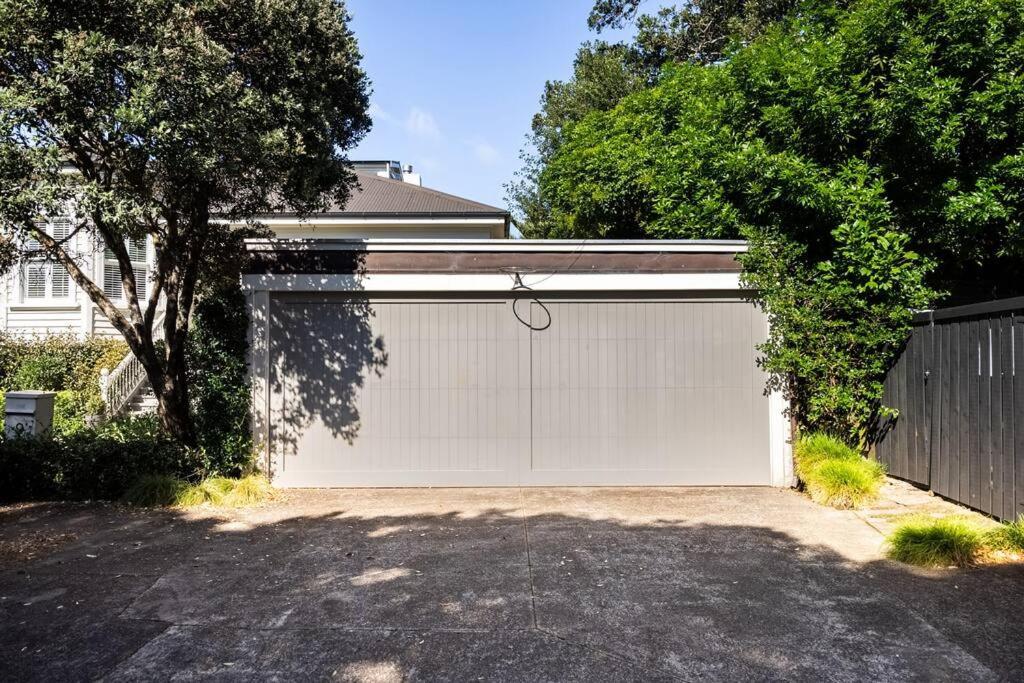 Lovely Beachside Villa In Cheltenham Auckland Exterior photo