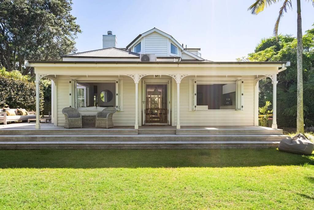 Lovely Beachside Villa In Cheltenham Auckland Exterior photo